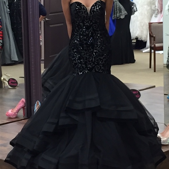 NEVER WORN Prom Dress - Picture 1 of 3